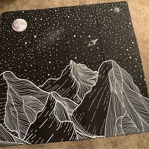 Beautiful wall tapestry excellent condition. Black and white mountains